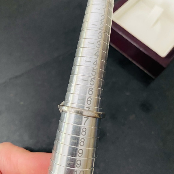 8 ct.t.w. Designer Cubic Zirconia Faux Diamond Cocktail Ring Size 7 - Picture 6 of 6